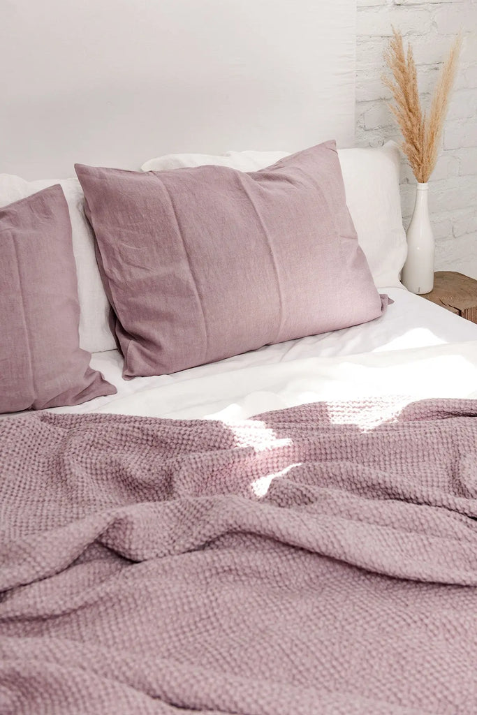 Linen waffle blanket in Dusty Rose by AmourLinen AMOURLINEN